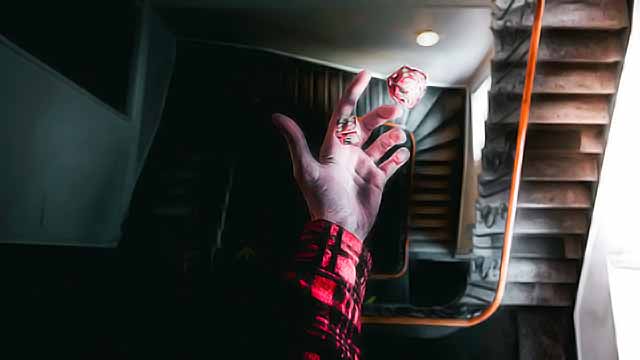 learn spanish llegar y besar el santo