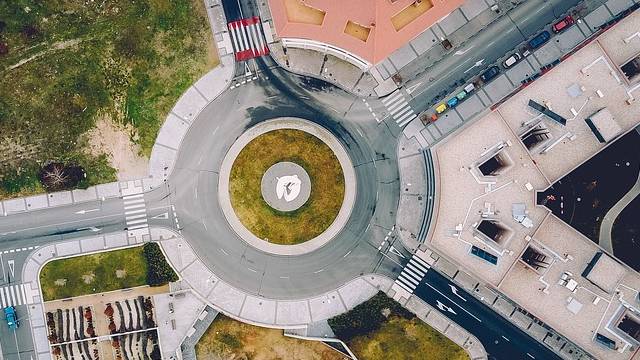 roundabouts-spain-driving-learn-spanish
